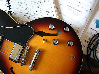 chitarra elettrica intermedio Chitarra elettrica rock - pop - metal: livello intermedio